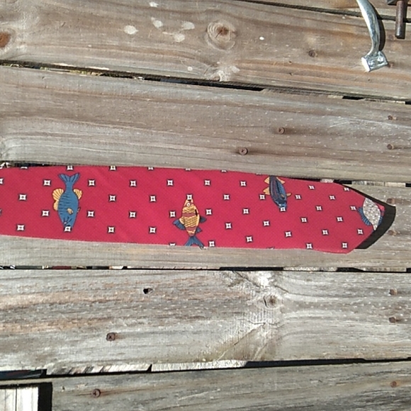 Vicky Davis Fish Tie - Picture 4 of 11